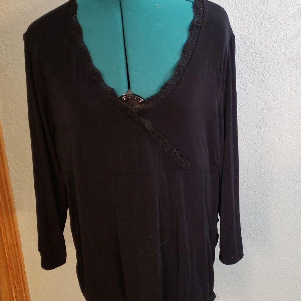 Very flattering large black top